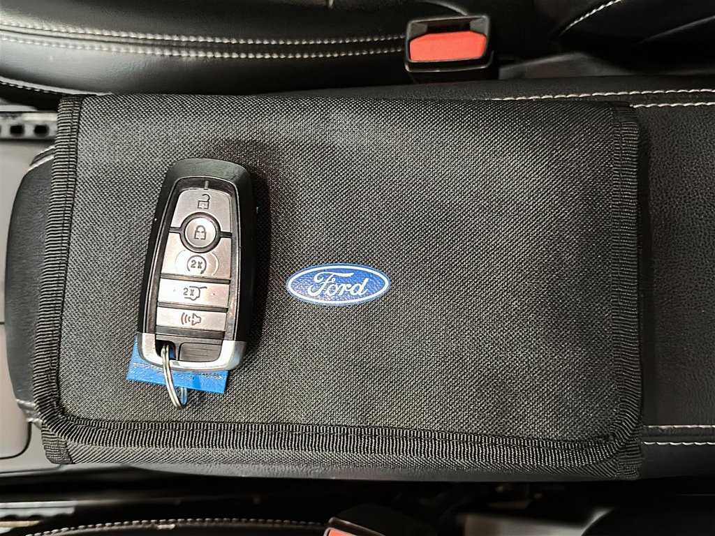 2020 Ford Escape SEL - AWD in Stratford, Ontario - 16 - w1024h768px