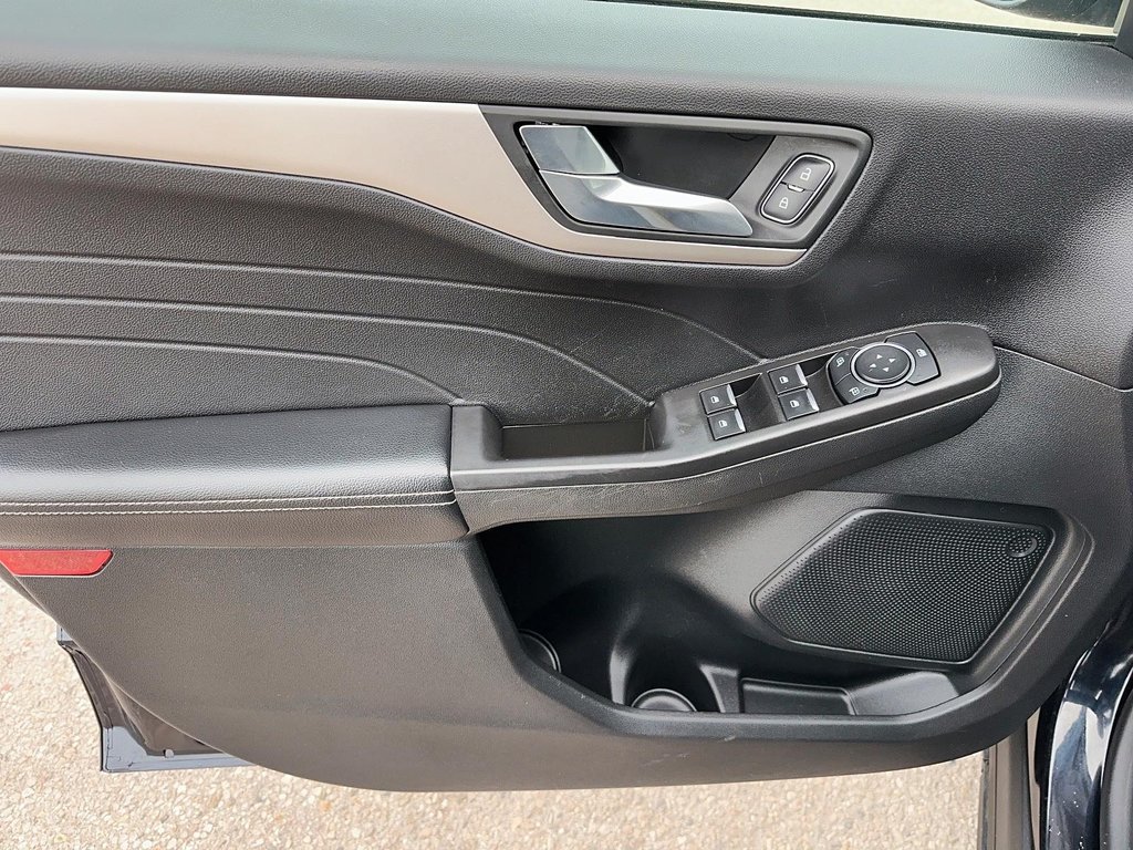 2021 Ford Escape SE PHEV FWD in Stratford, Ontario - 10 - w1024h768px