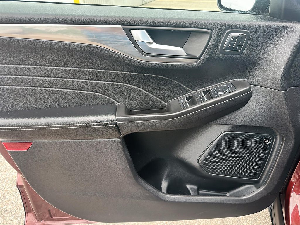 2021 Ford Escape Titanium AWD Hybrid in Stratford, Ontario - 10 - w1024h768px