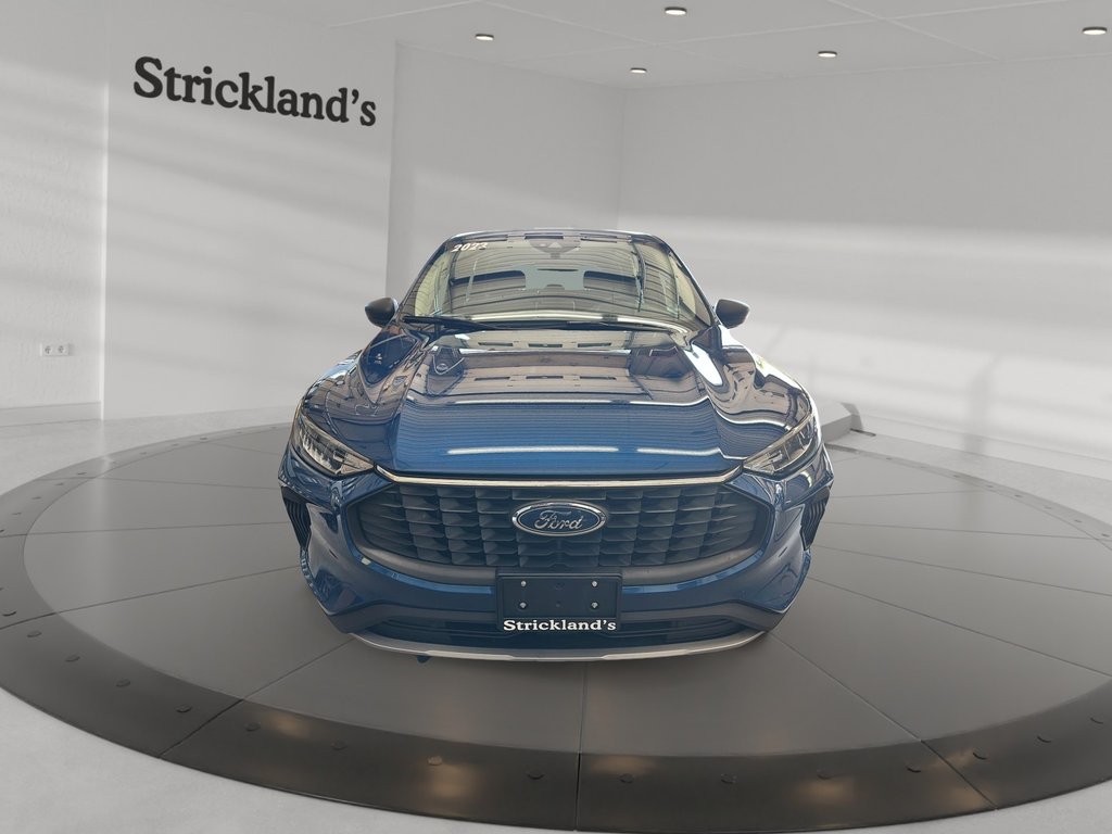 2023 Ford Escape Active - AWD in Stratford, Ontario - 2 - w1024h768px