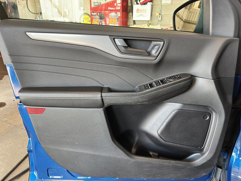 2023 Ford Escape Active - AWD in Stratford, Ontario - 10 - w1024h768px