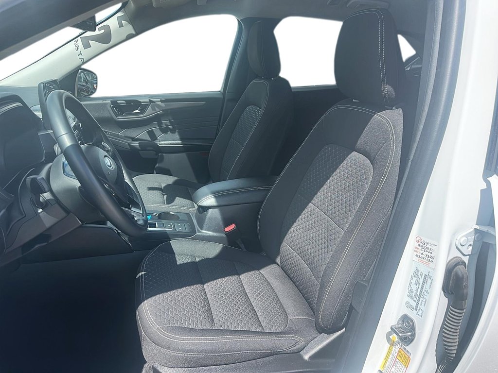 2023 Ford Escape Active - AWD in Stratford, Ontario - 8 - w1024h768px