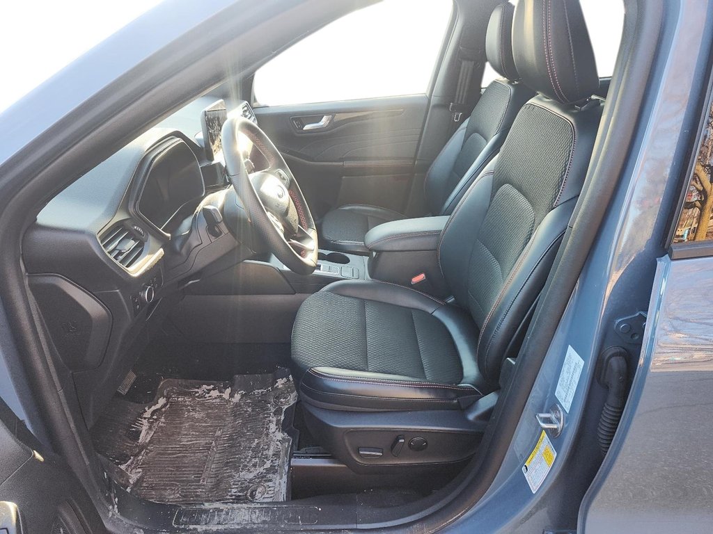 2025 Ford Escape ST-Line AWD in Stratford, Ontario - 9 - w1024h768px