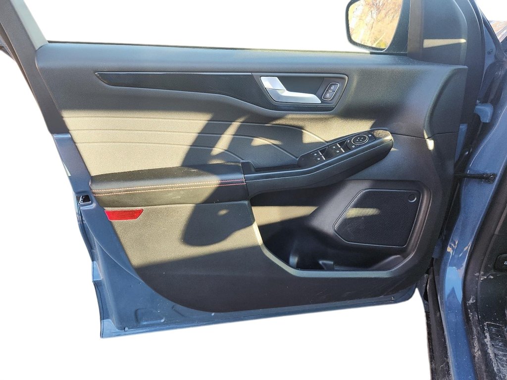 2025 Ford Escape ST-Line AWD in Stratford, Ontario - 11 - w1024h768px