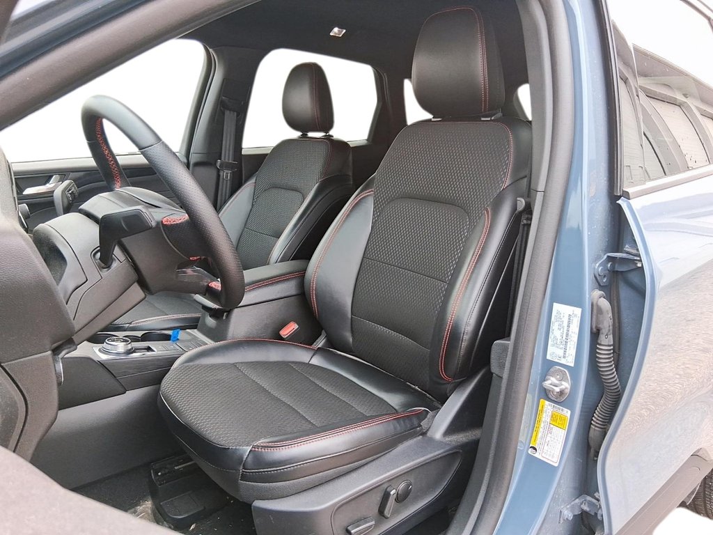 2025 Ford Escape ST-Line AWD in Stratford, Ontario - 8 - w1024h768px