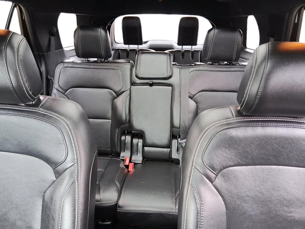 2017 Ford Explorer Limited in Stratford, Ontario - 10 - w1024h768px