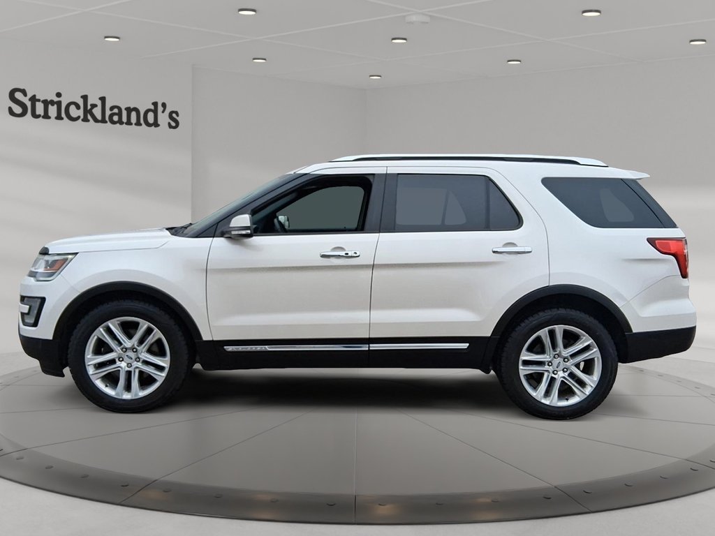 2017 Ford Explorer Limited in Stratford, Ontario - 5 - w1024h768px