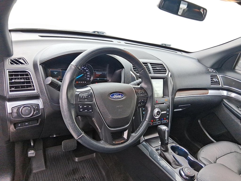 2017 Ford Explorer Limited in Stratford, Ontario - 11 - w1024h768px