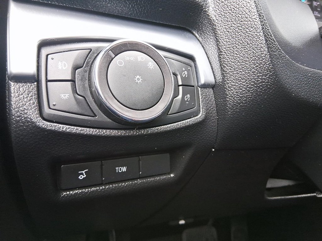 2017 Ford Explorer Limited in Stratford, Ontario - 19 - w1024h768px