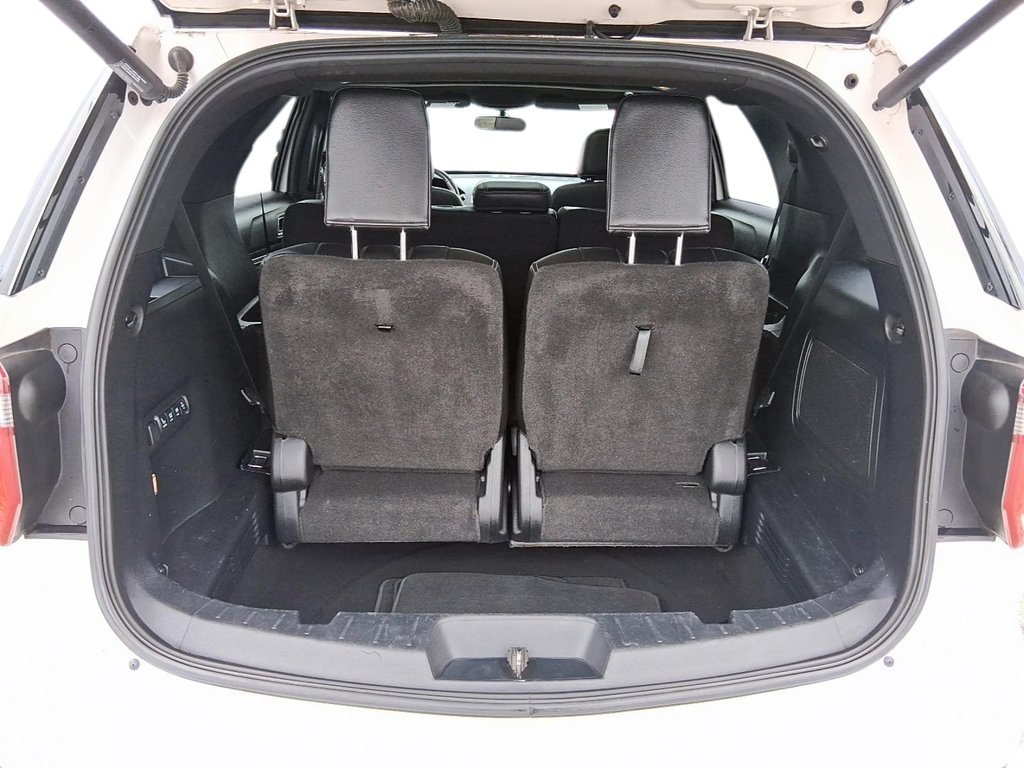 2017 Ford Explorer Limited in Stratford, Ontario - 6 - w1024h768px