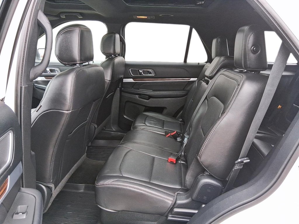 2017 Ford Explorer Limited in Stratford, Ontario - 9 - w1024h768px