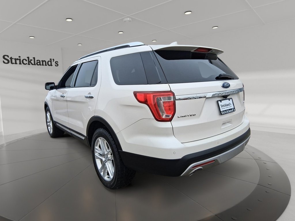 2017 Ford Explorer Limited in Stratford, Ontario - 4 - w1024h768px