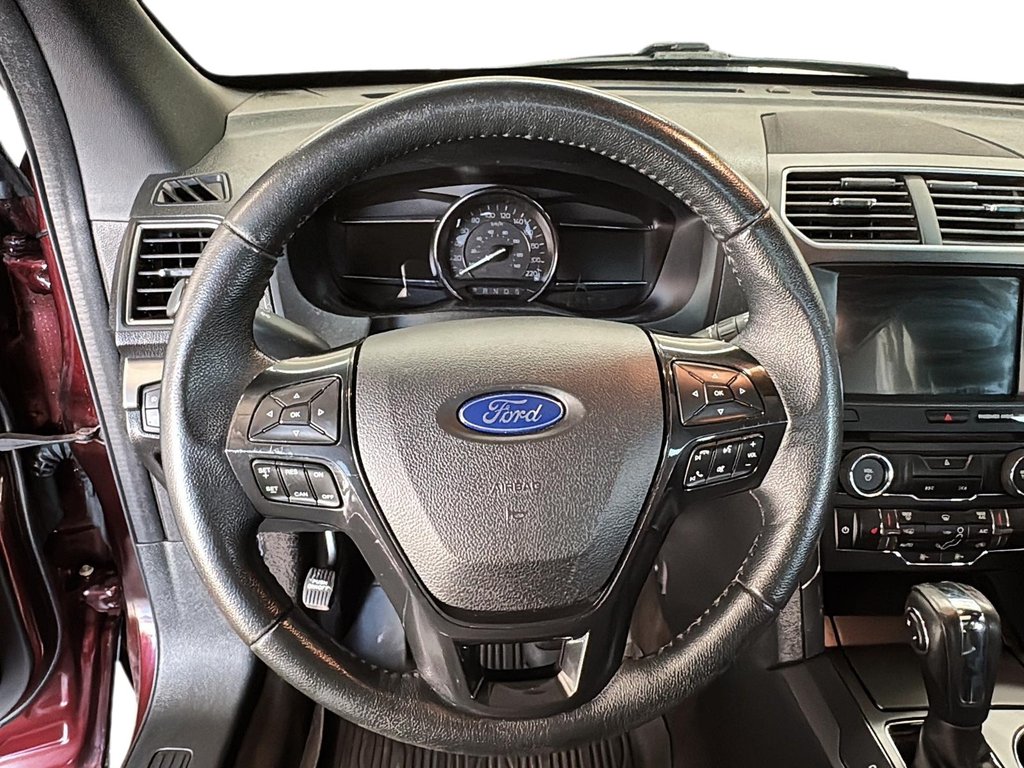 2018 Ford Explorer XLT - 4WD in Stratford, Ontario - 11 - w1024h768px