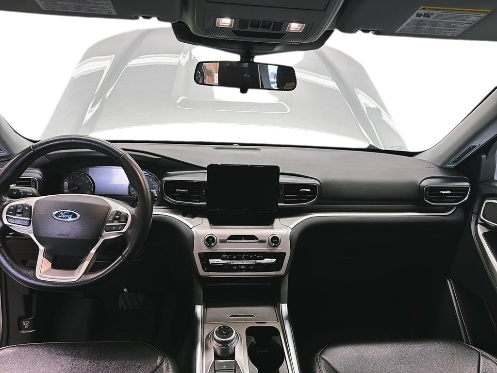 2020 Ford Explorer XLT in Stratford, Ontario - 9 - w1024h768px