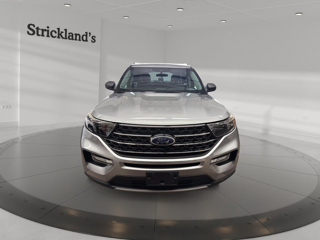 2020 Ford Explorer XLT in Stratford, Ontario - 2 - w1024h768px