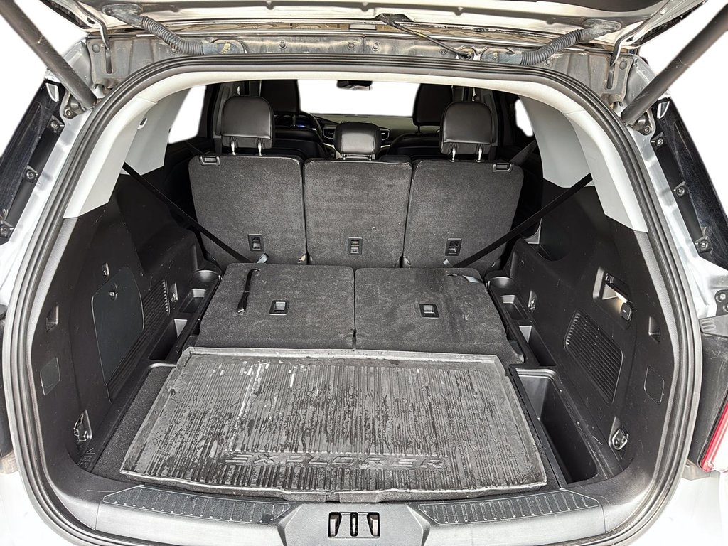 2020 Ford Explorer XLT in Stratford, Ontario - 6 - w1024h768px