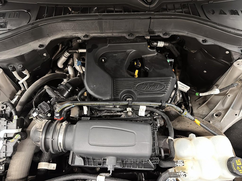 2020 Ford Explorer XLT in Stratford, Ontario - 7 - w1024h768px