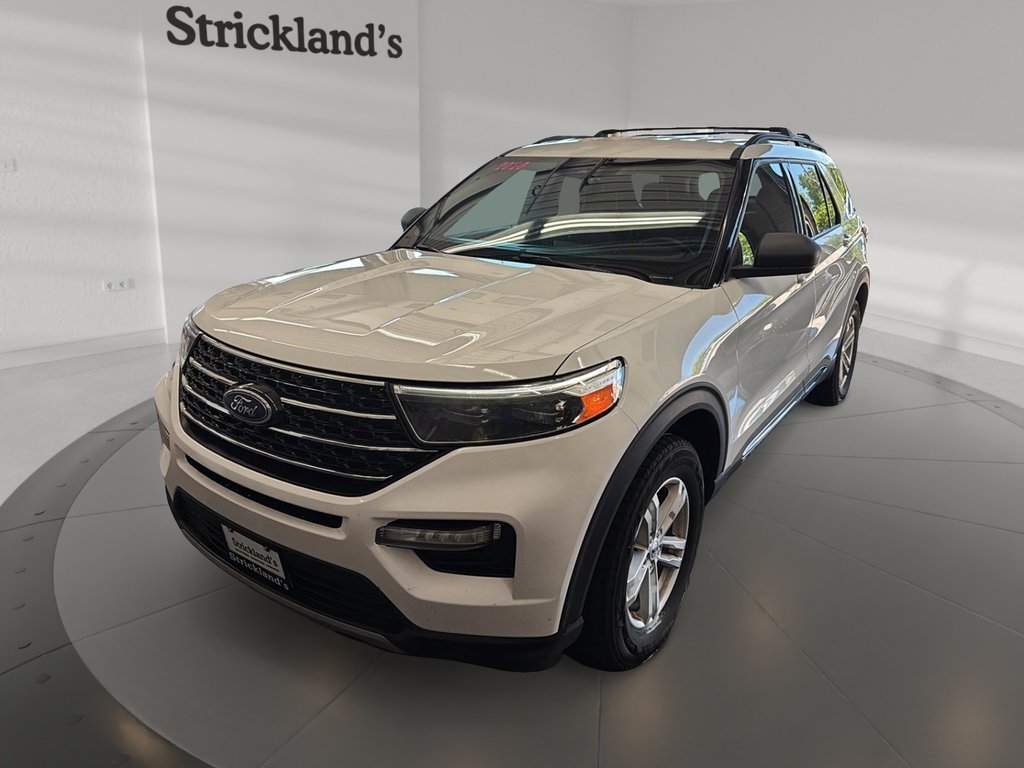 2020 Ford Explorer XLT in Stratford, Ontario - 1 - w1024h768px