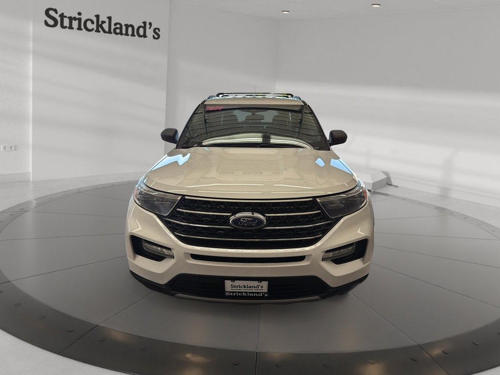 2020 Ford Explorer XLT in Stratford, Ontario - 2 - w1024h768px