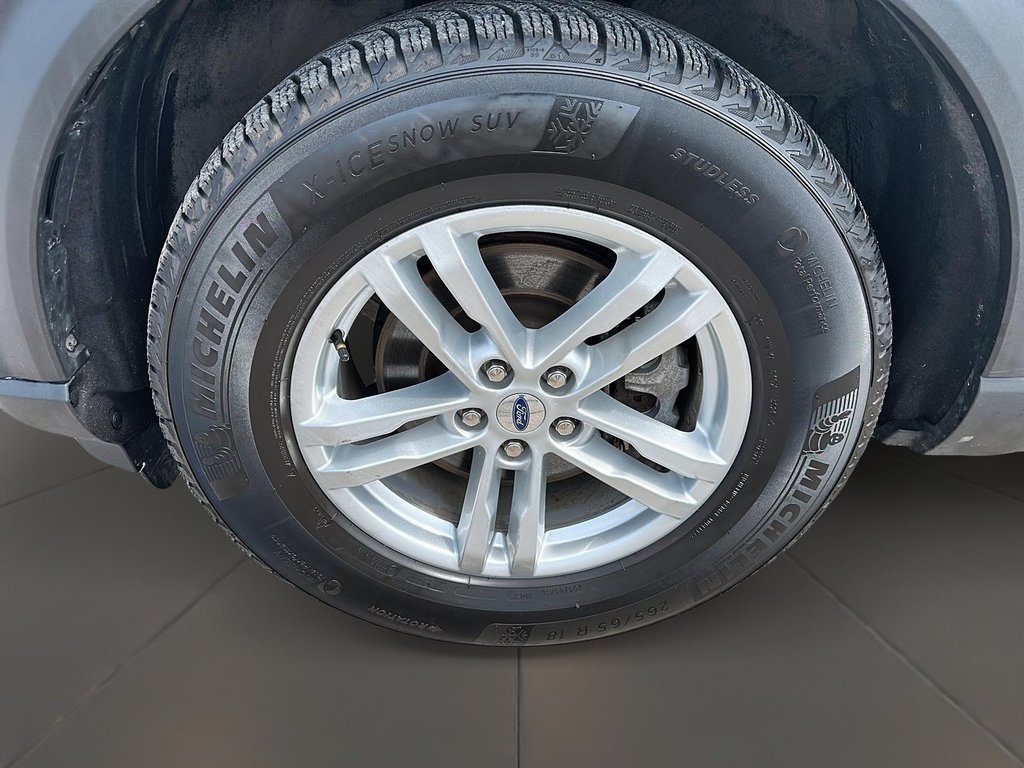 2022 Ford Explorer XLT in Stratford, Ontario - 6 - w1024h768px