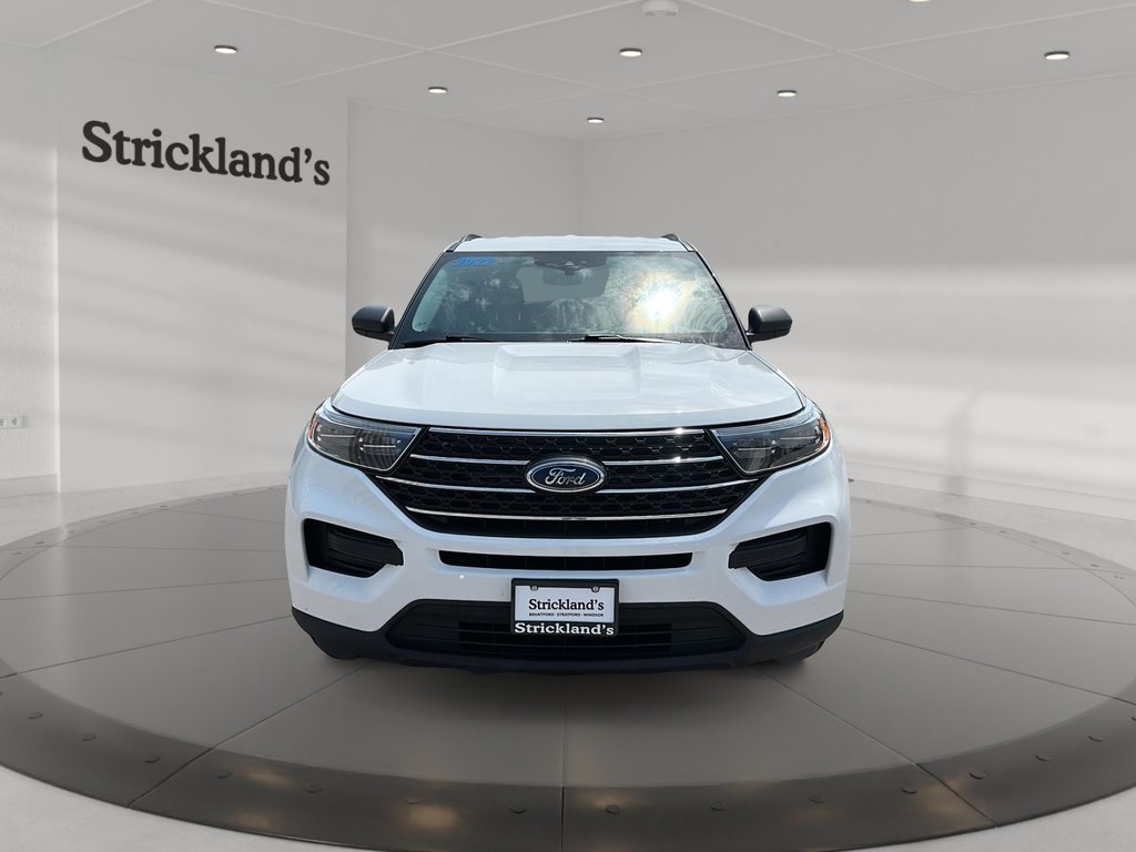 2022 Ford Explorer XLT in Stratford, Ontario - 2 - w1024h768px
