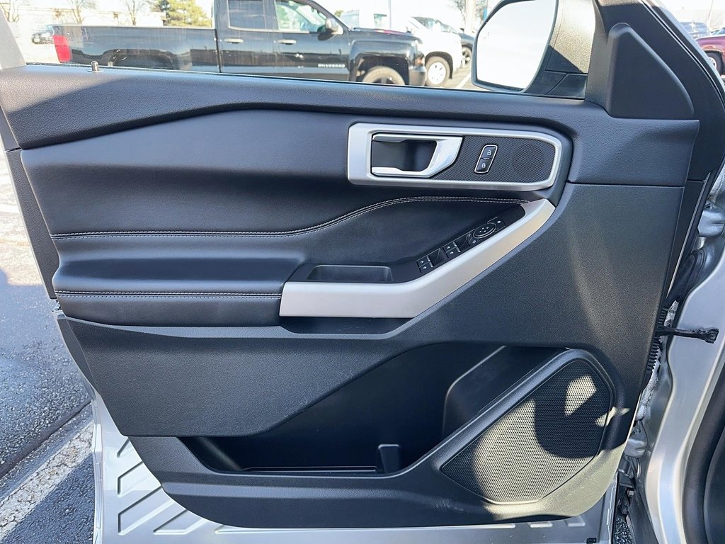 2023 Ford Explorer XLT - 4WD in Stratford, Ontario - 10 - w1024h768px