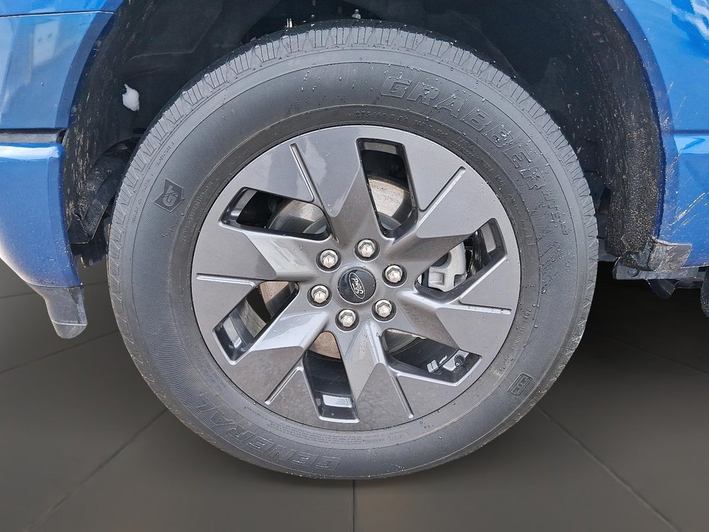 2022 Ford F150 Lightning 4x4 - SuperCrew XLT - 145 WB in Stratford, Ontario - 8 - w1024h768px