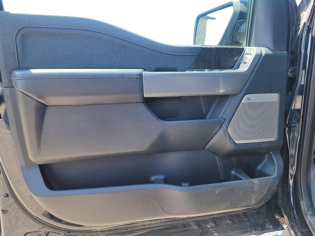 2023 Ford F150 Lightning 4x4 - SuperCrew LARIAT - 145 WB in Stratford, Ontario - 10 - w1024h768px