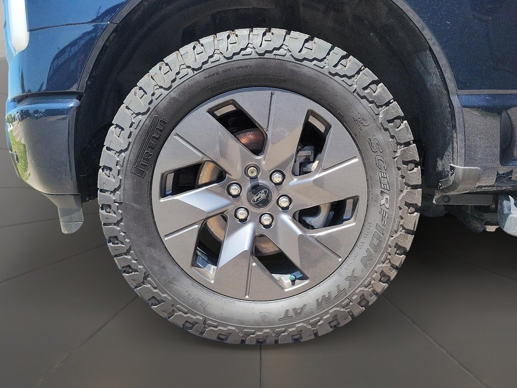 2023 Ford F150 Lightning 4x4 - SuperCrew LARIAT - 145 WB in Stratford, Ontario - 7 - w1024h768px