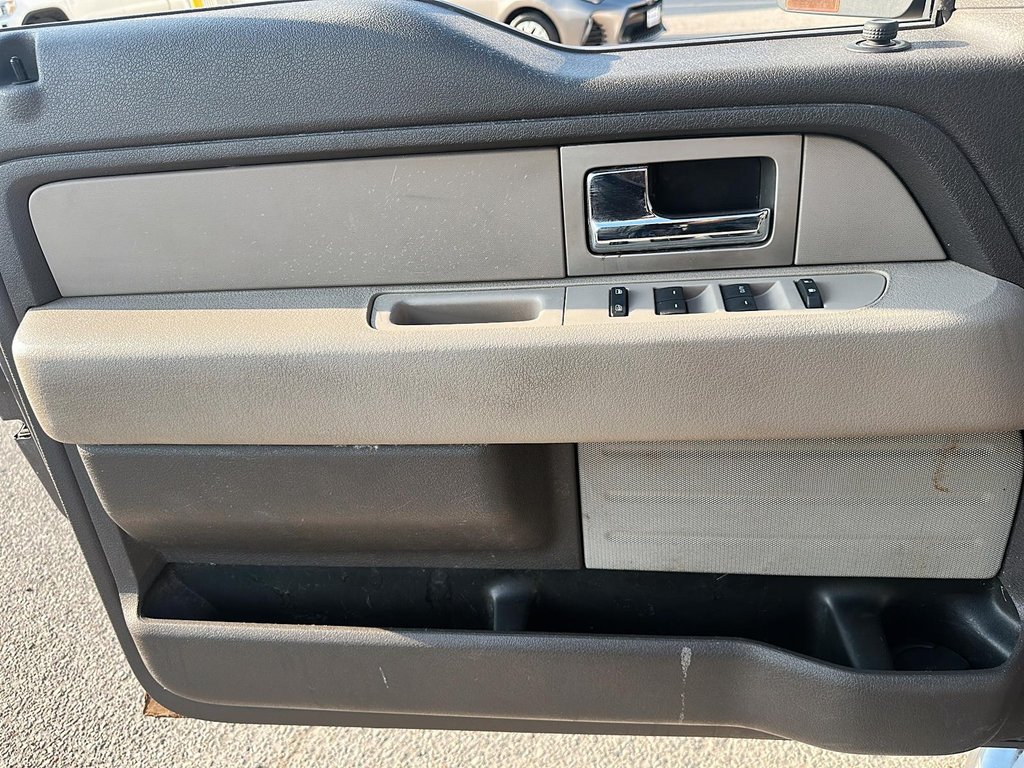 2010 Ford F150 XLT Supercrew in Stratford, Ontario - 10 - w1024h768px