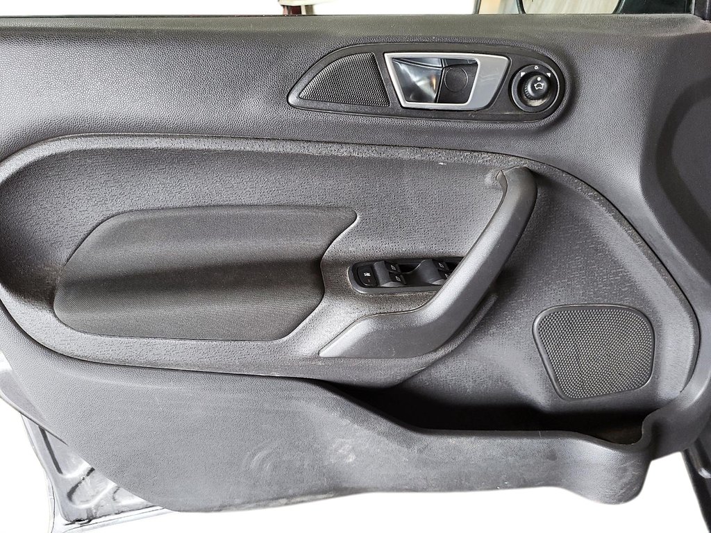 2015 Ford Fiesta (5) SE in Stratford, Ontario - 10 - w1024h768px