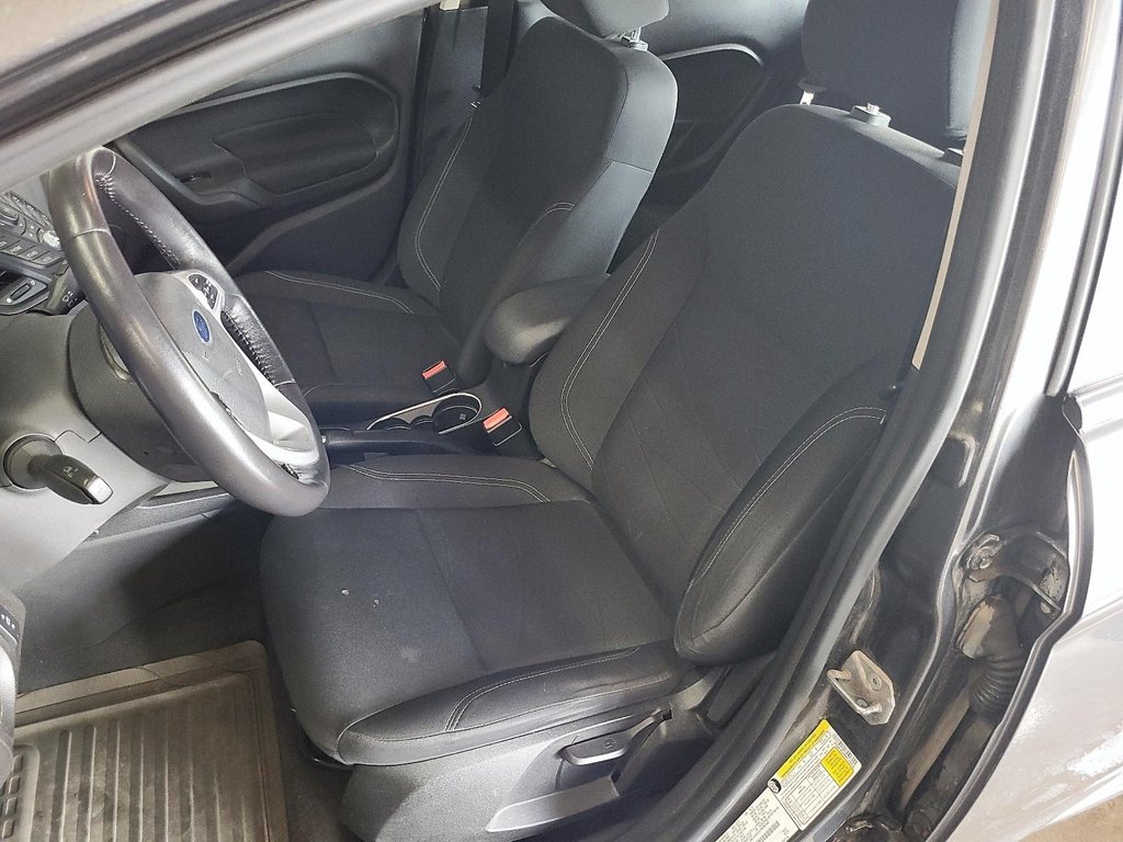 2015 Ford Fiesta (5) SE in Stratford, Ontario - 8 - w1024h768px