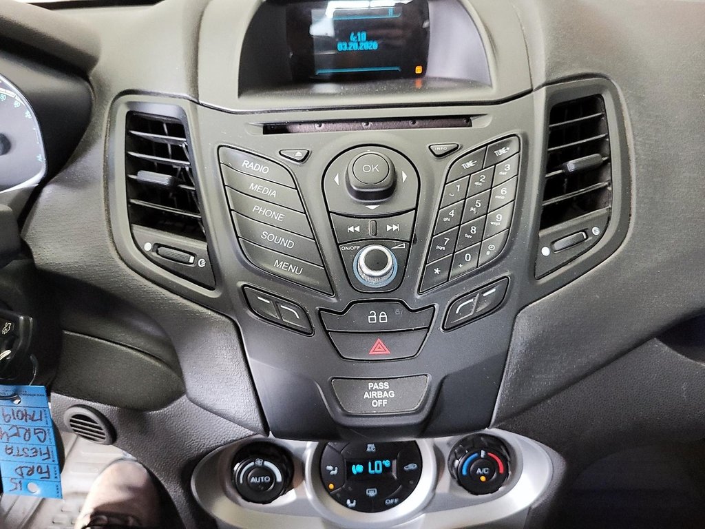 2015 Ford Fiesta (5) SE in Stratford, Ontario - 15 - w1024h768px