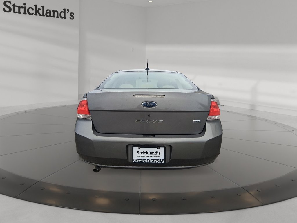 2009 Ford Focus SEL 4D Sedan in Stratford, Ontario - 3 - w1024h768px