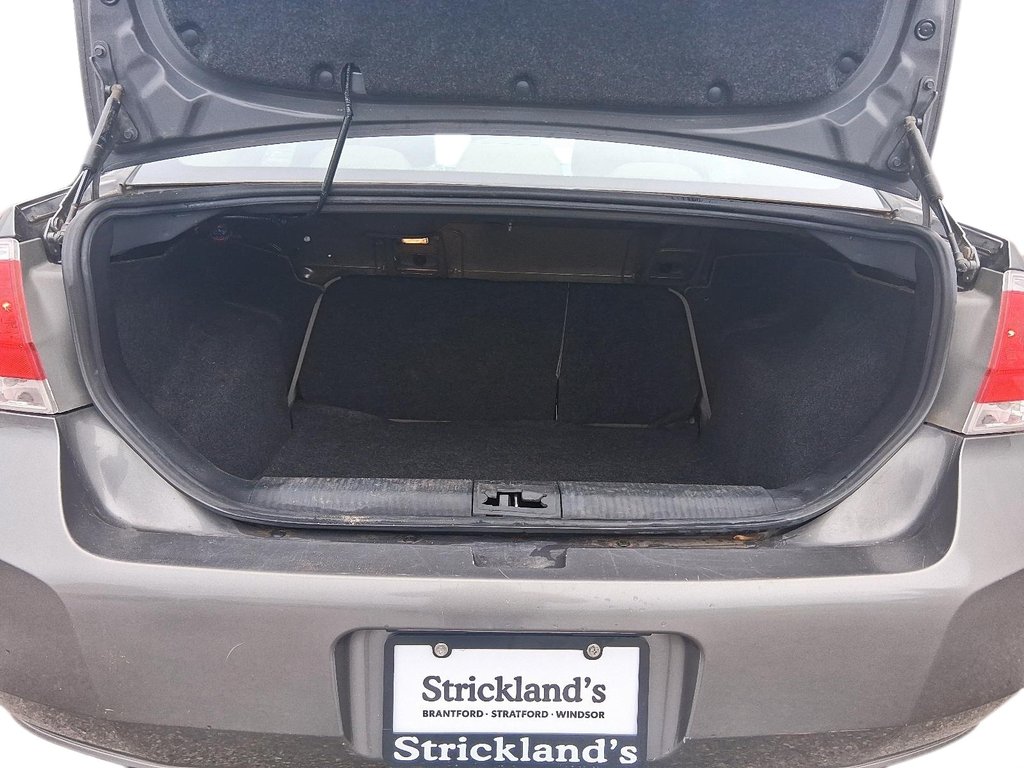 2009 Ford Focus SEL 4D Sedan in Stratford, Ontario - 6 - w1024h768px