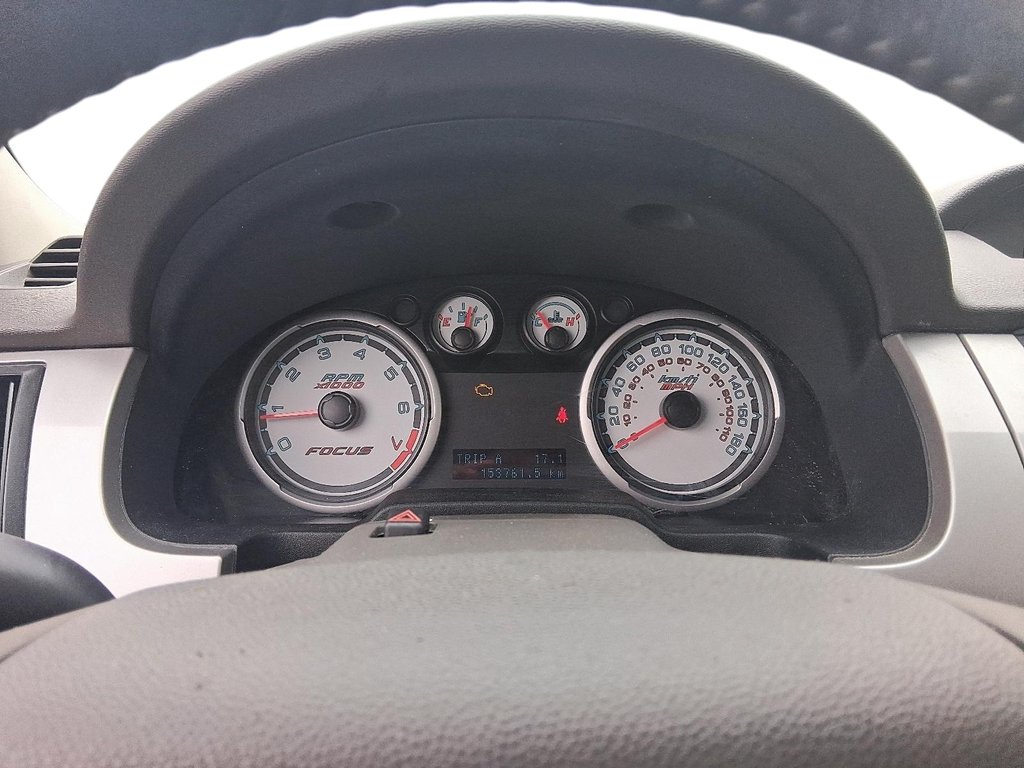 2009 Ford Focus SEL 4D Sedan in Stratford, Ontario - 14 - w1024h768px