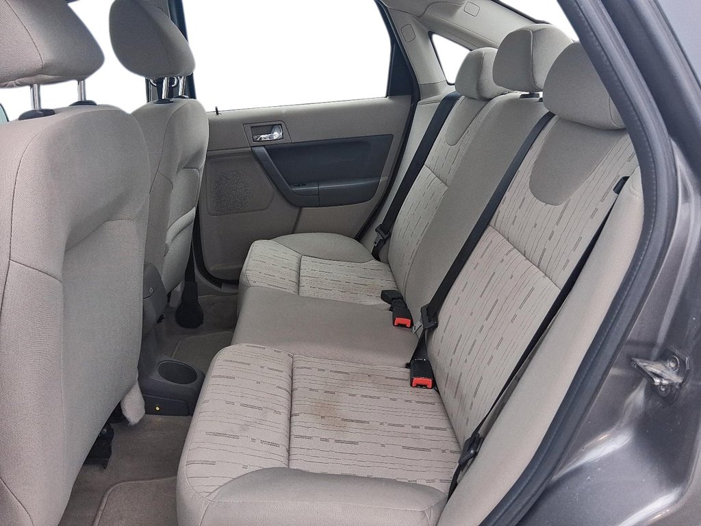 2009 Ford Focus SEL 4D Sedan in Stratford, Ontario - 9 - w1024h768px