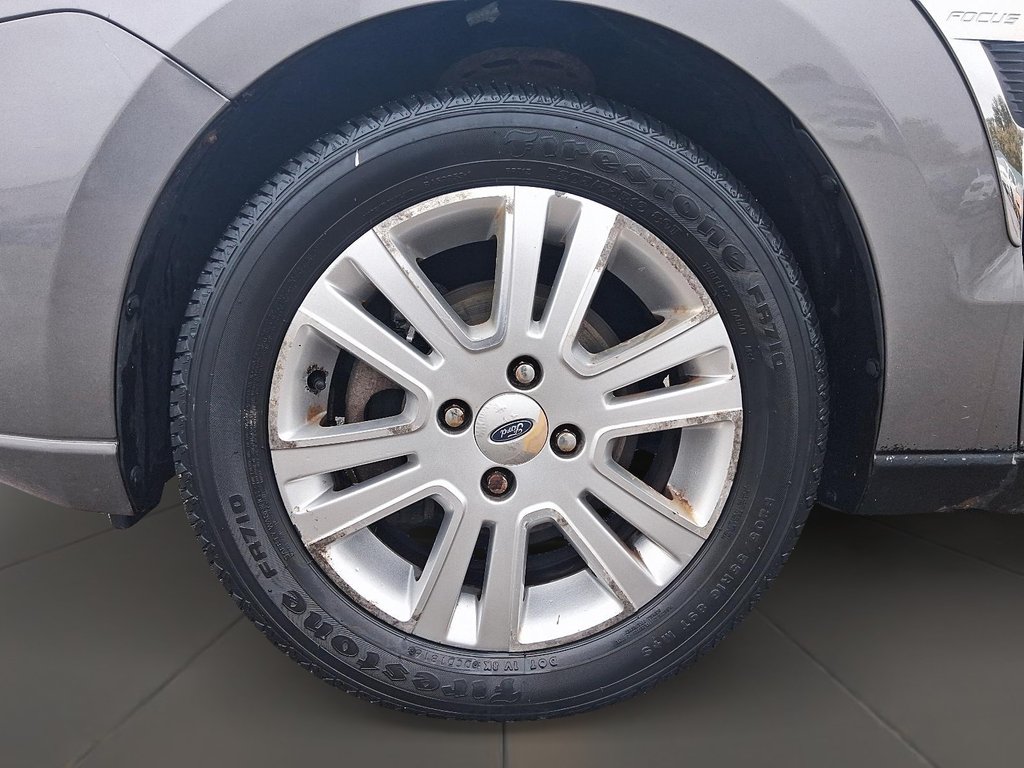 2009 Ford Focus SEL 4D Sedan in Stratford, Ontario - 7 - w1024h768px