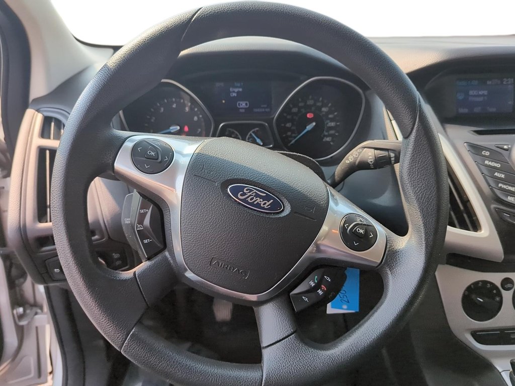 2013 Ford Focus SE Hatchback in Stratford, Ontario - 11 - w1024h768px
