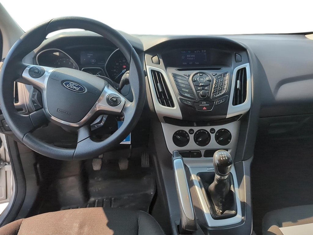 2013 Ford Focus SE Hatchback in Stratford, Ontario - 9 - w1024h768px