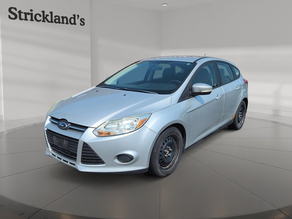 2013 Ford Focus SE Hatchback in Stratford, Ontario - 1 - w1024h768px