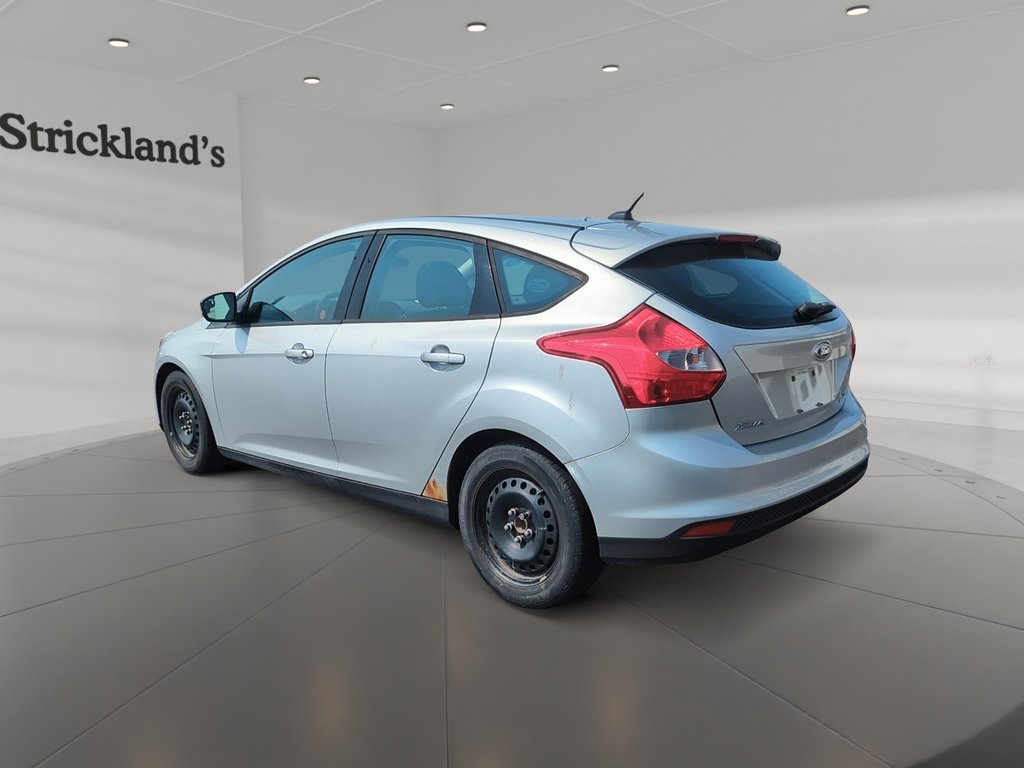 2013 Ford Focus SE Hatchback in Stratford, Ontario - 4 - w1024h768px