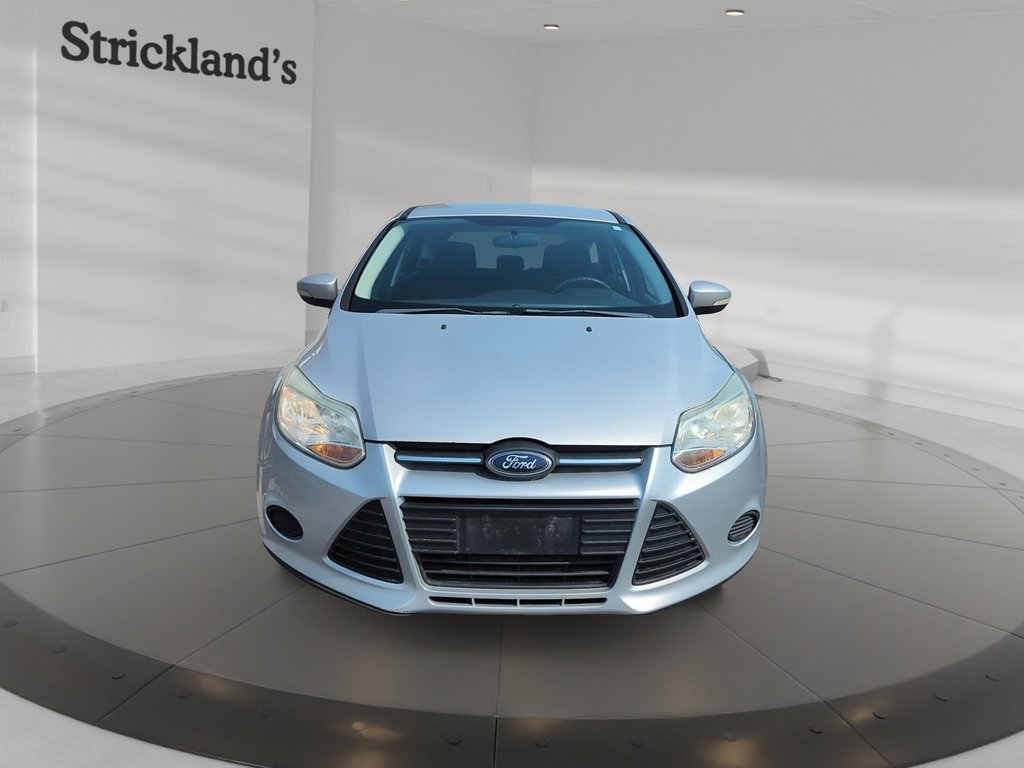 2013 Ford Focus SE Hatchback in Stratford, Ontario - 2 - w1024h768px