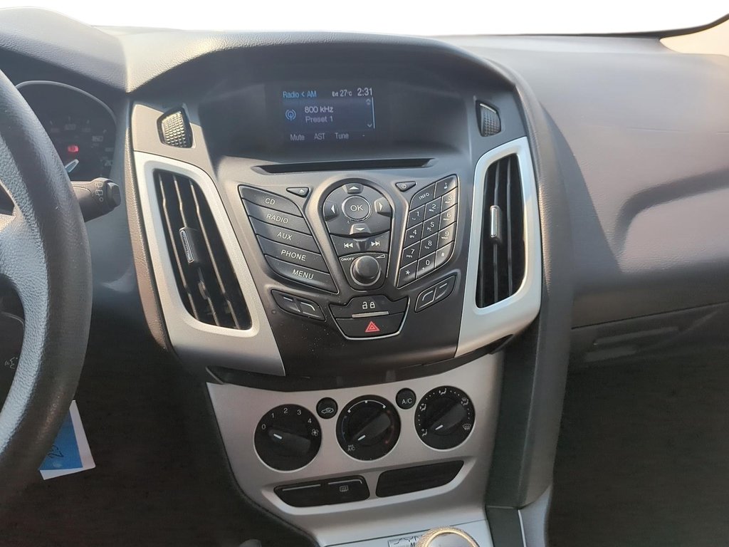 2013 Ford Focus SE Hatchback in Stratford, Ontario - 13 - w1024h768px
