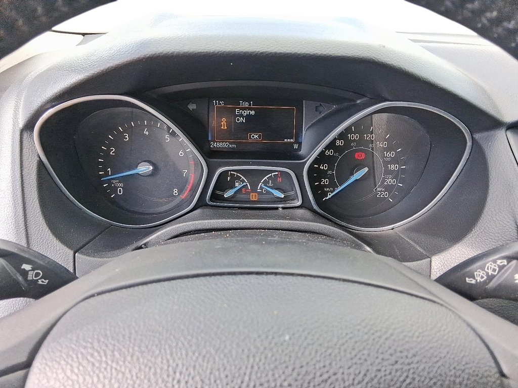 2015 Ford Focus Hatchback SE in Stratford, Ontario - 14 - w1024h768px
