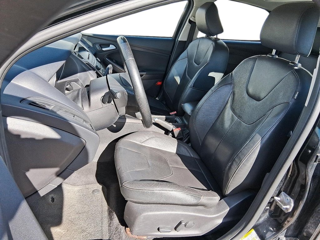 2015 Ford Focus Hatchback SE in Stratford, Ontario - 8 - w1024h768px