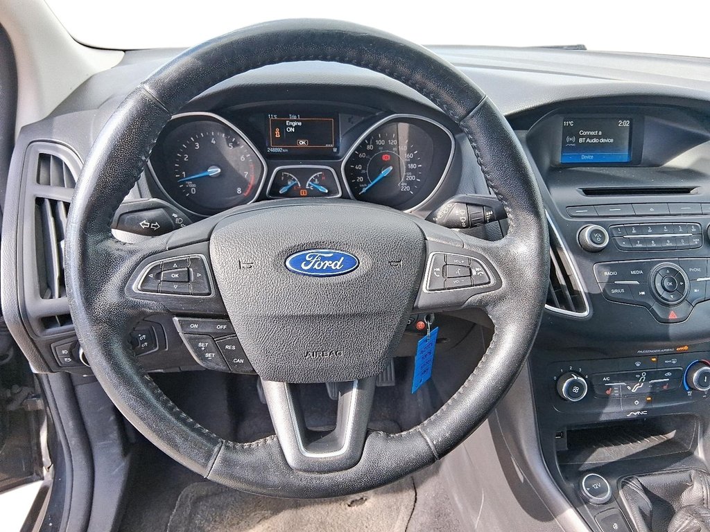 2015 Ford Focus Hatchback SE in Stratford, Ontario - 12 - w1024h768px
