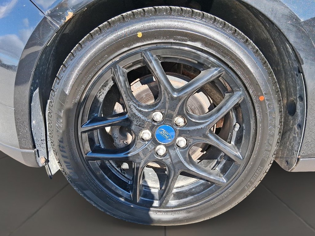 2015 Ford Focus Hatchback SE in Stratford, Ontario - 7 - w1024h768px