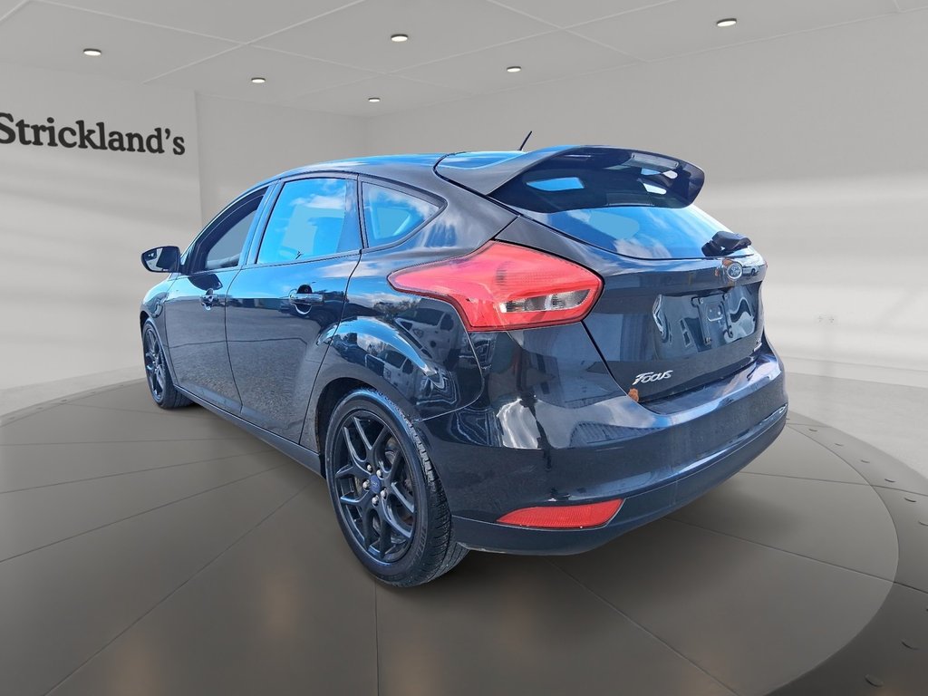 2015 Ford Focus Hatchback SE in Stratford, Ontario - 4 - w1024h768px
