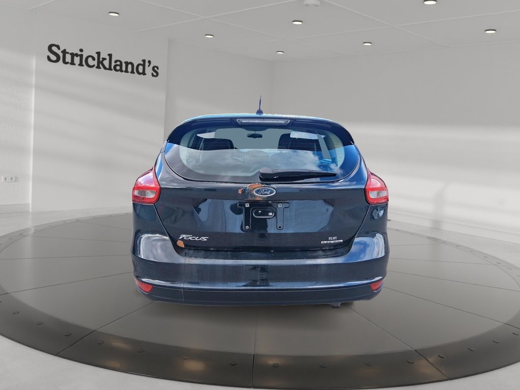 2015 Ford Focus Hatchback SE in Stratford, Ontario - 3 - w1024h768px